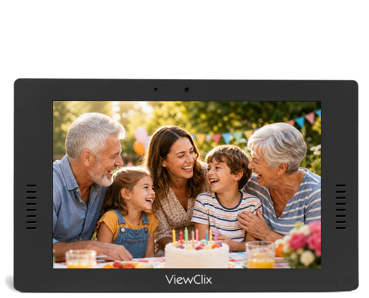 Front of ViewClix 10/e displaying a shared family photo